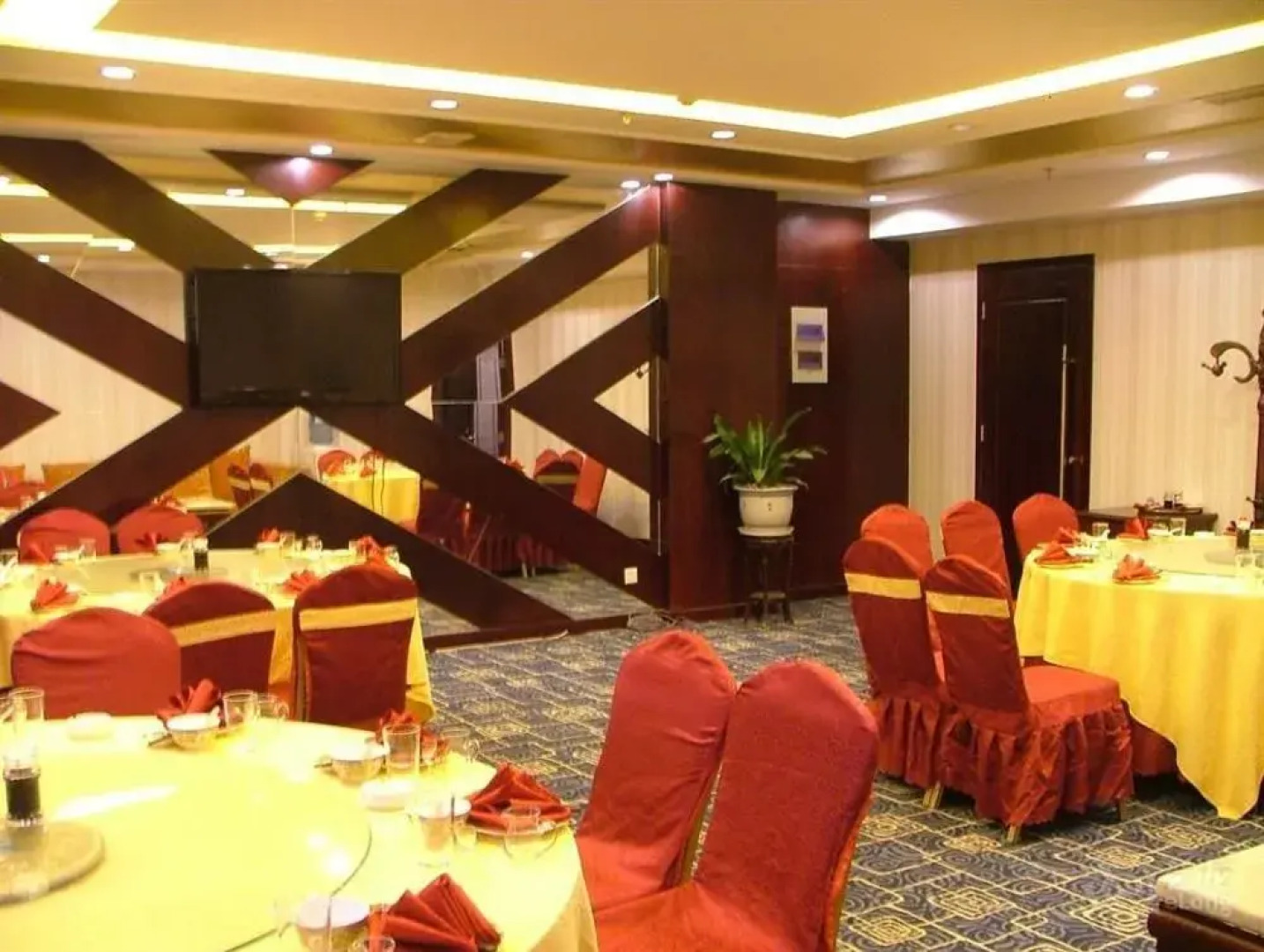 Lvliang Double Yu The Holiday Hotel