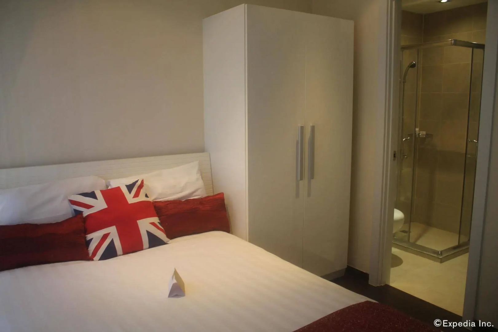 SIGLO SUITES @ The Knightsbridge Residences