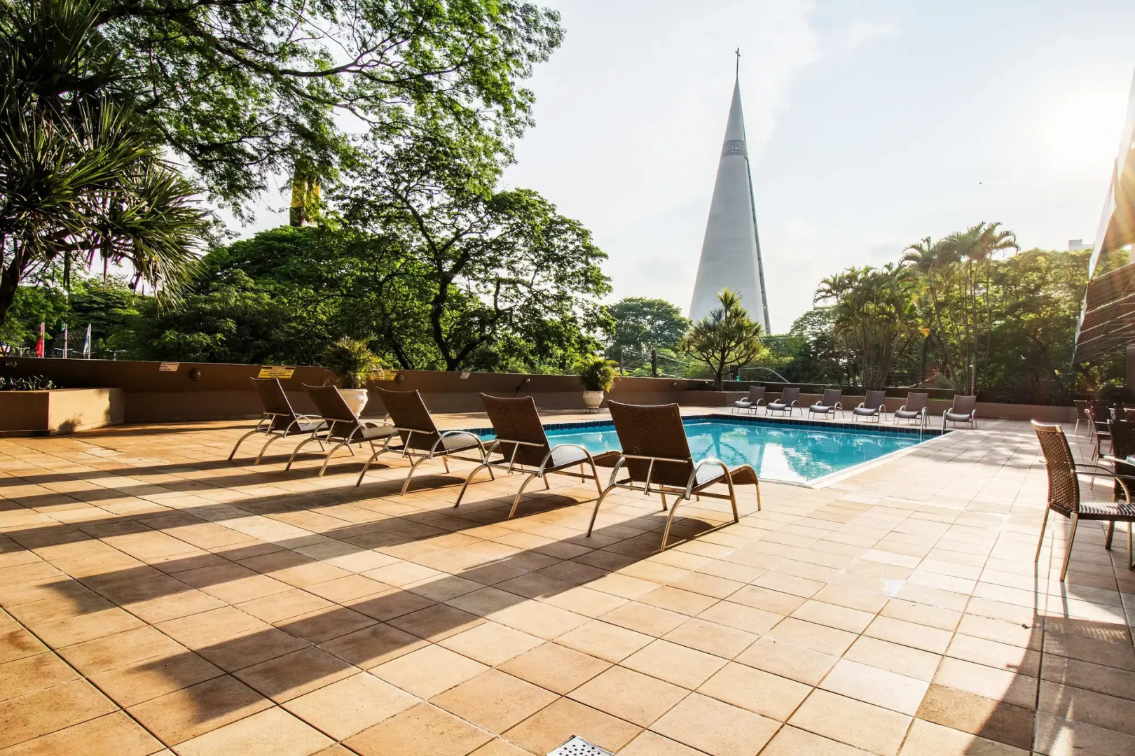 Hotel Deville Business Maringá