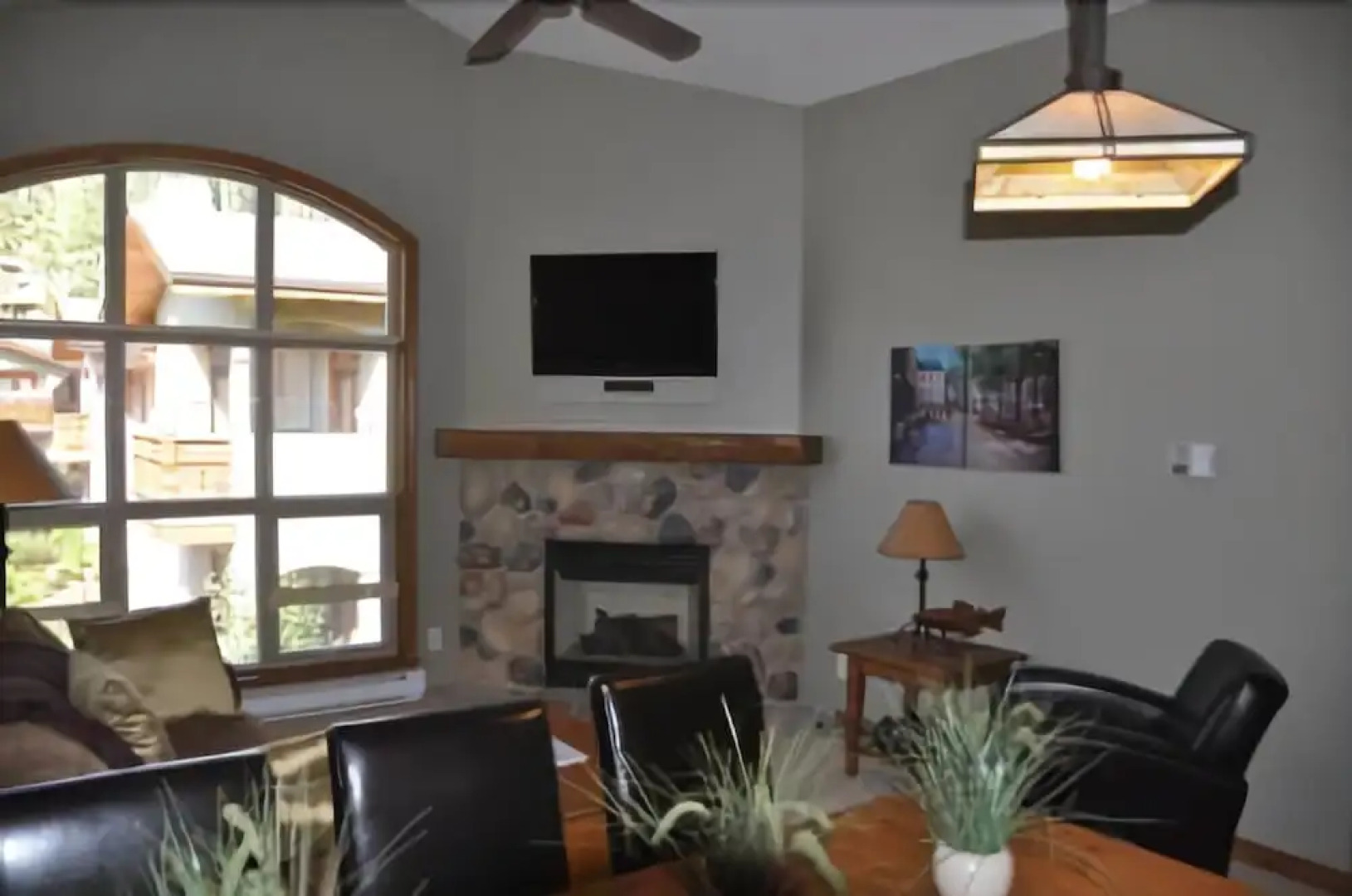 Sun Peaks Accommodation by Bear Country