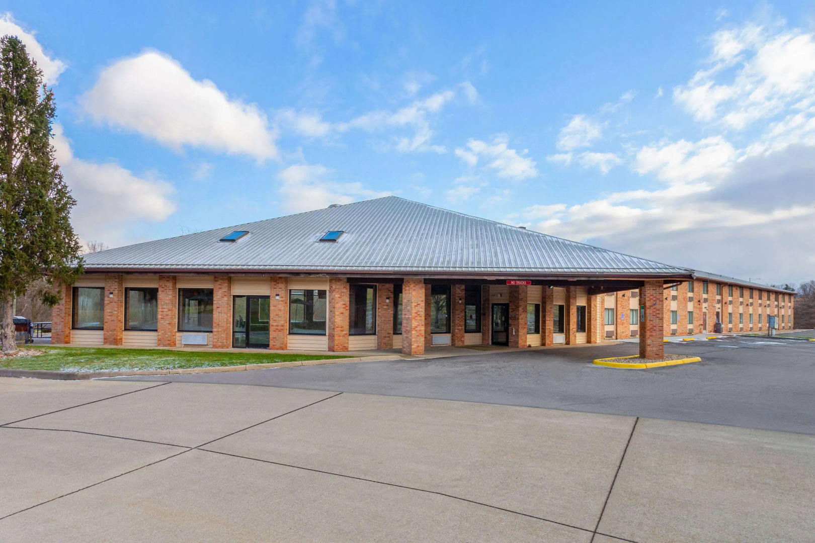 Days Inn by Wyndham Wooster