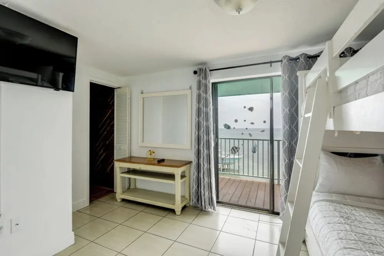 Walk to Beach: Florida Keys Gem w/ Ocean Views