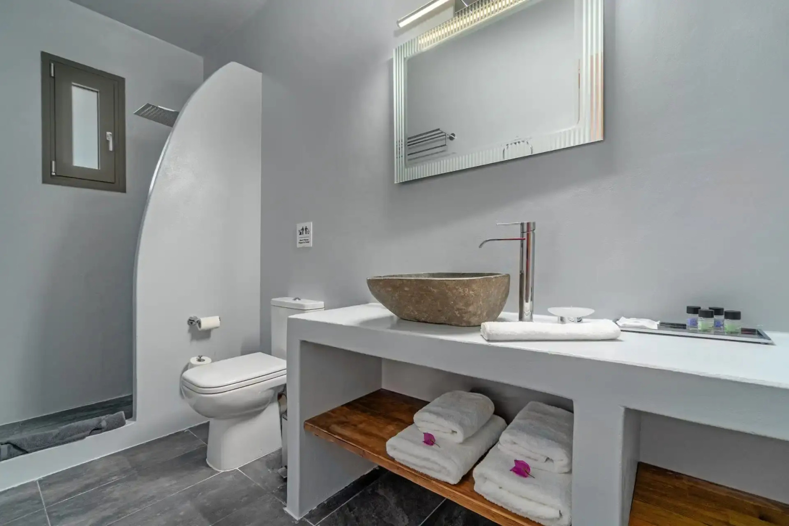 La Perla | Petries Suites