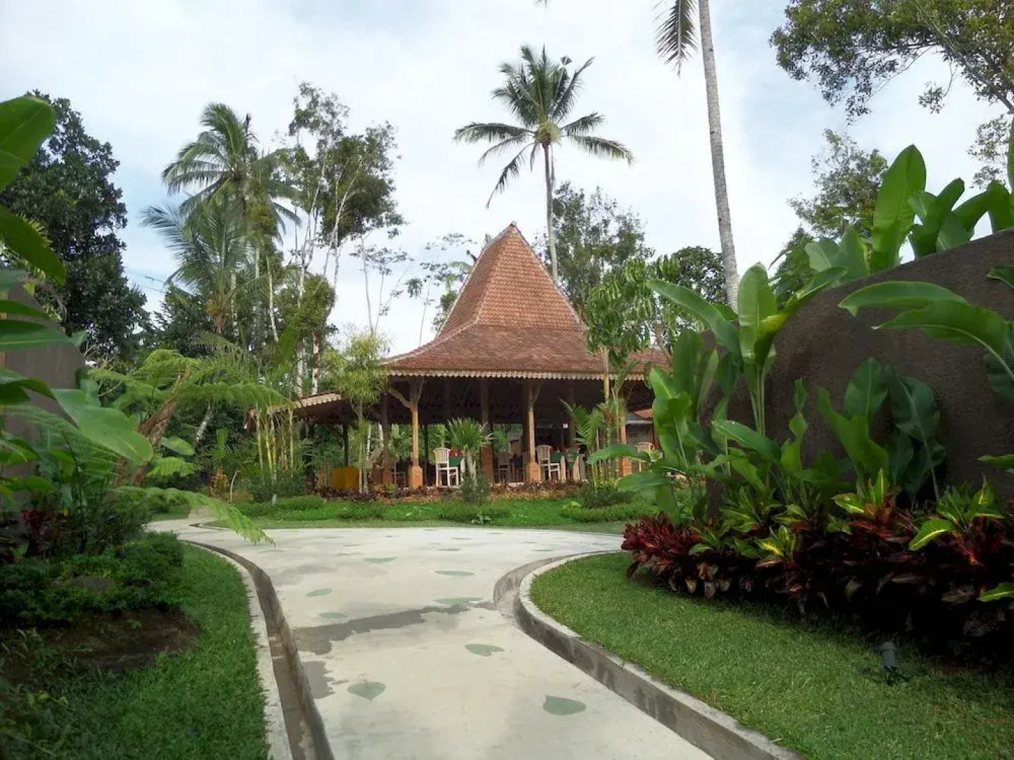 Senetan Villa and Spa Resort