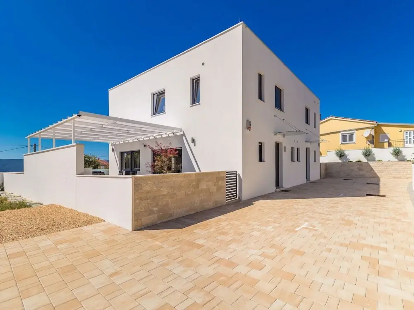 Scenic Villa in Linardi?i With Private Swimming Pool