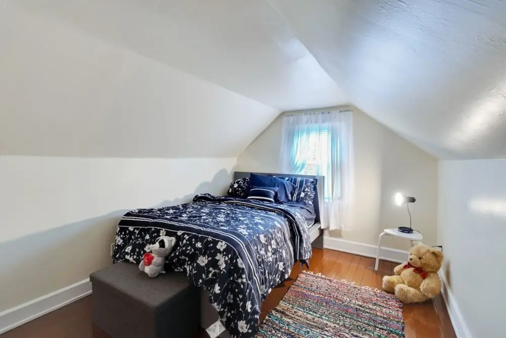 Centrally Located Apt Near Uc, Hospital And Zoo! 1 Bedroom Apts by Redawning