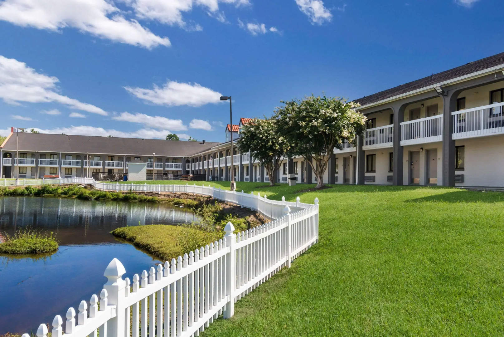 Rodeway Inn At Fort Lee