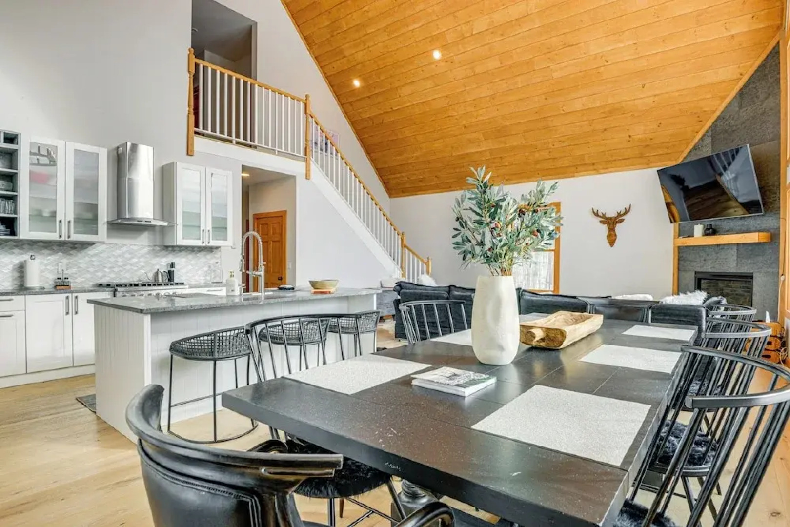 Stratton Mtn Ski Chalet w/ Giant Views in Winhall