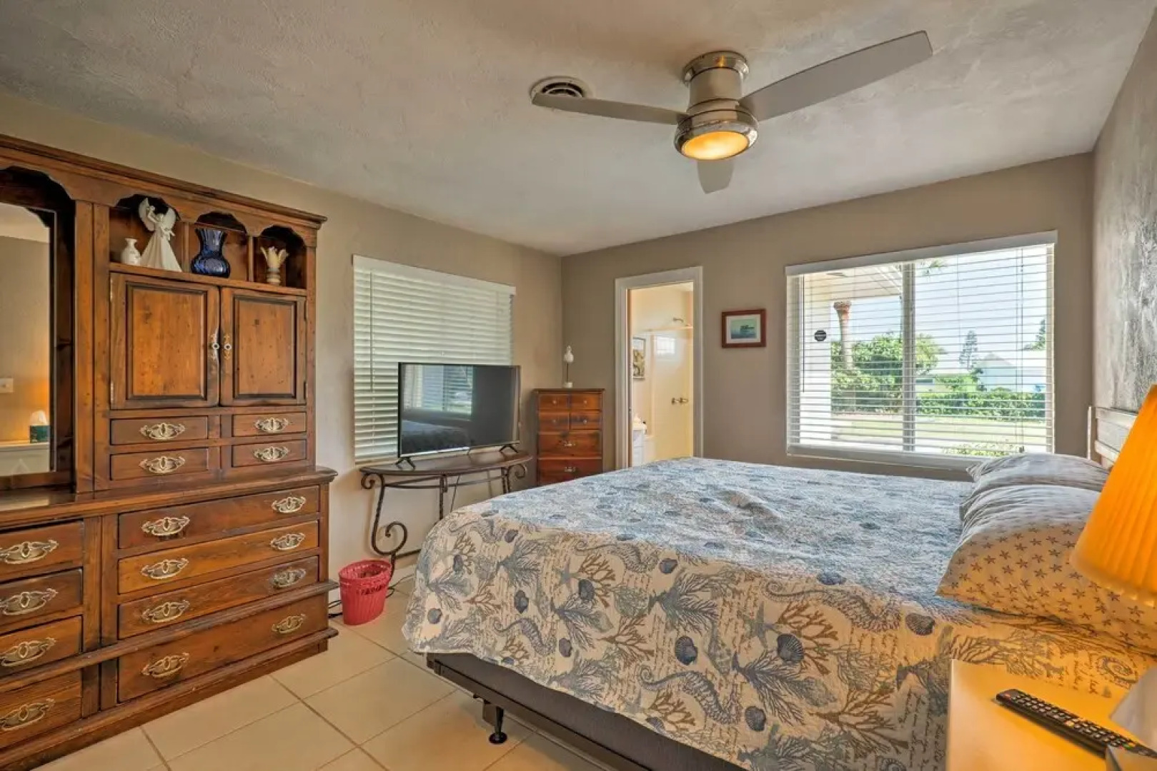 Ormond Beach Home: Screened Porch, Walk to Beach!