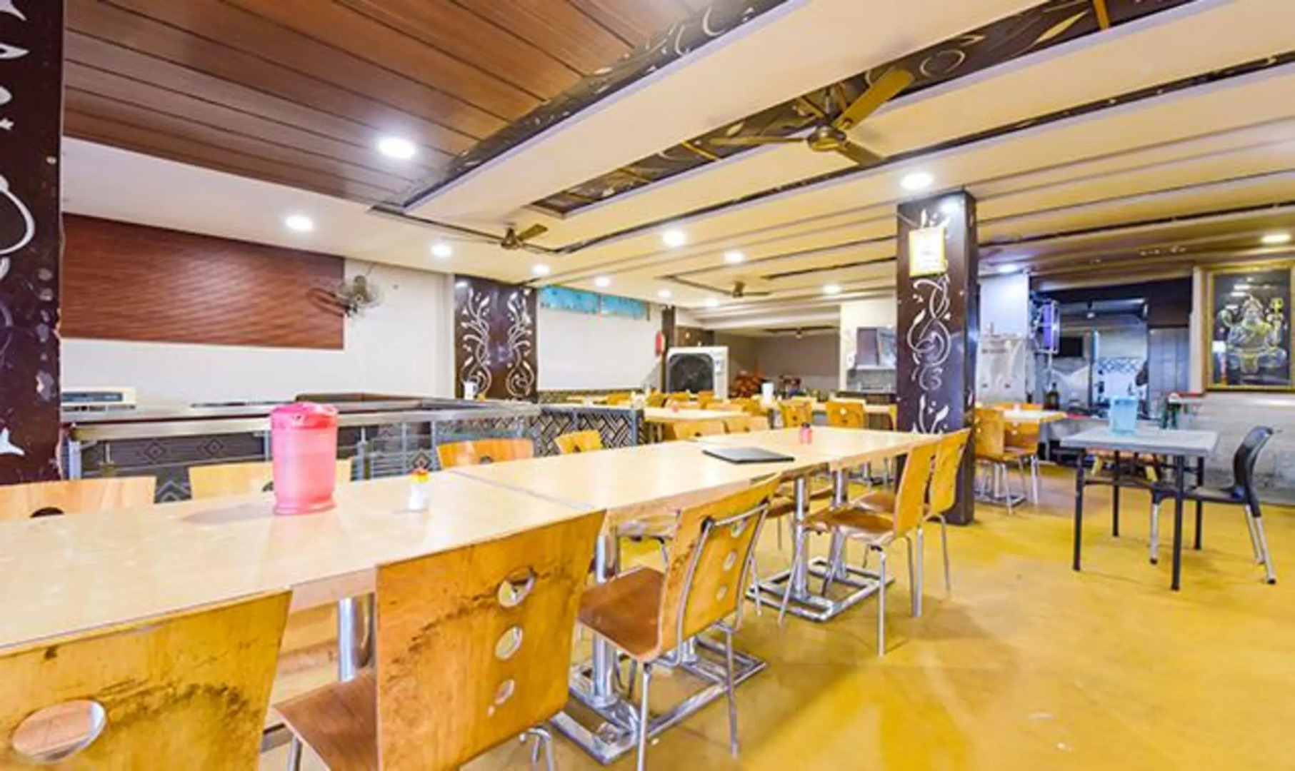 Hotel Raghumani Palace