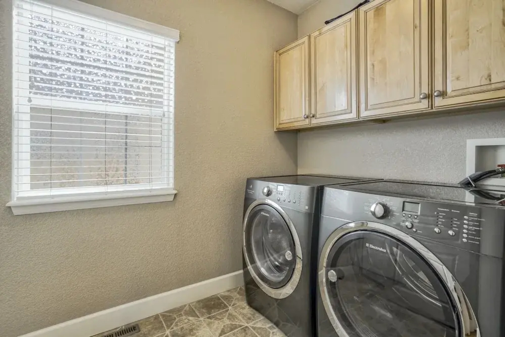 4brhot Tubpool Table, Ping Pong, Foosball!