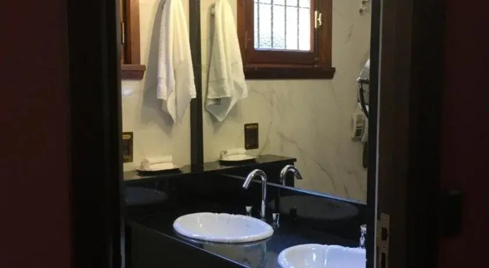 Los Nobles Hostal de Bosque