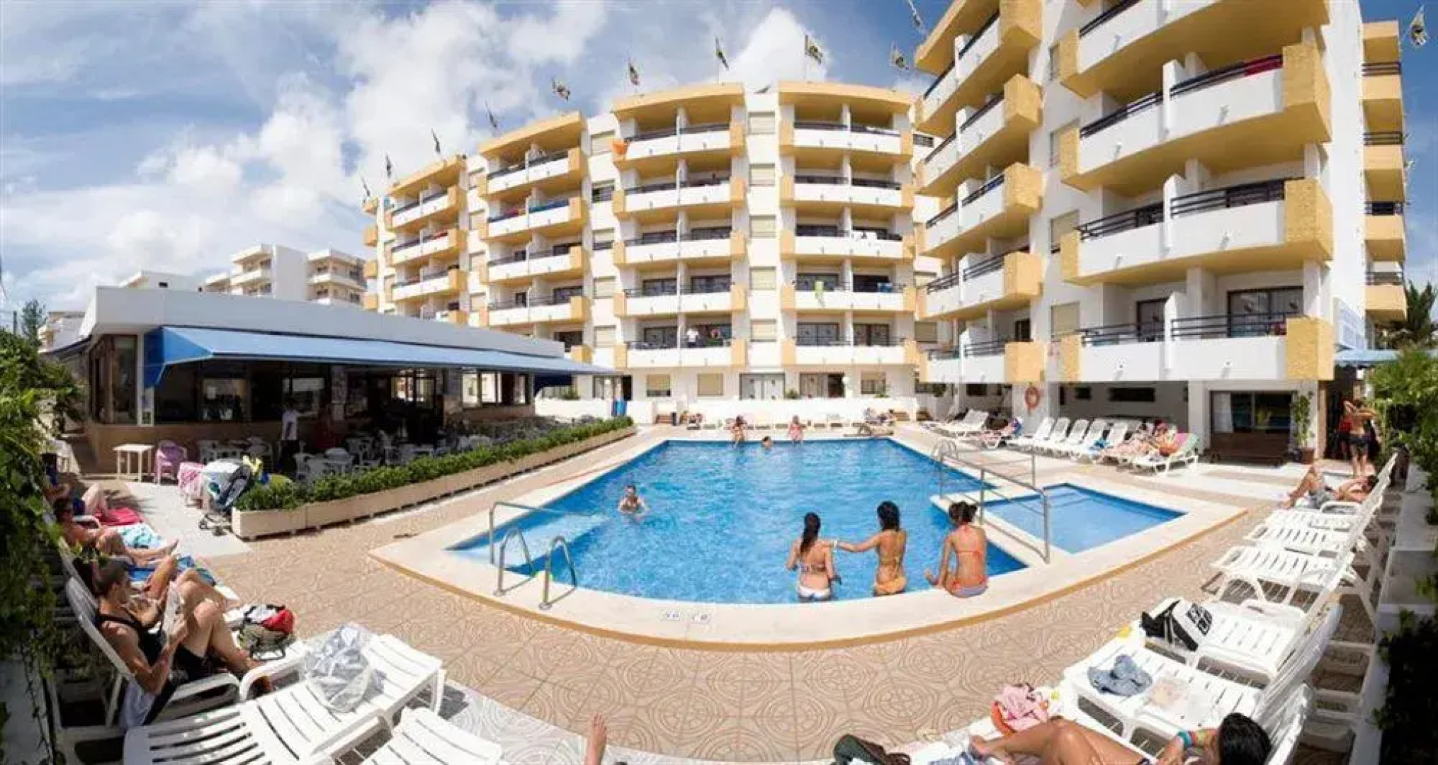 Apartamentos Mira Mola