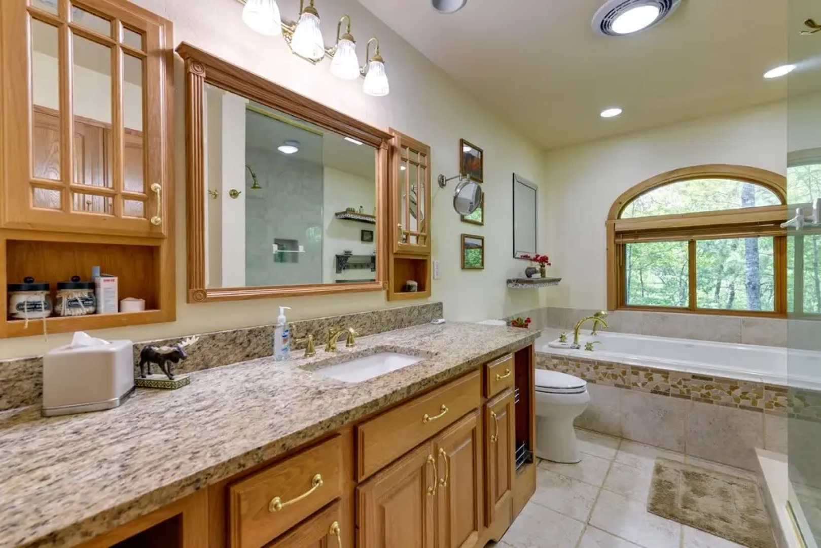 Almond Vacation Rental w/ Mountain Views!