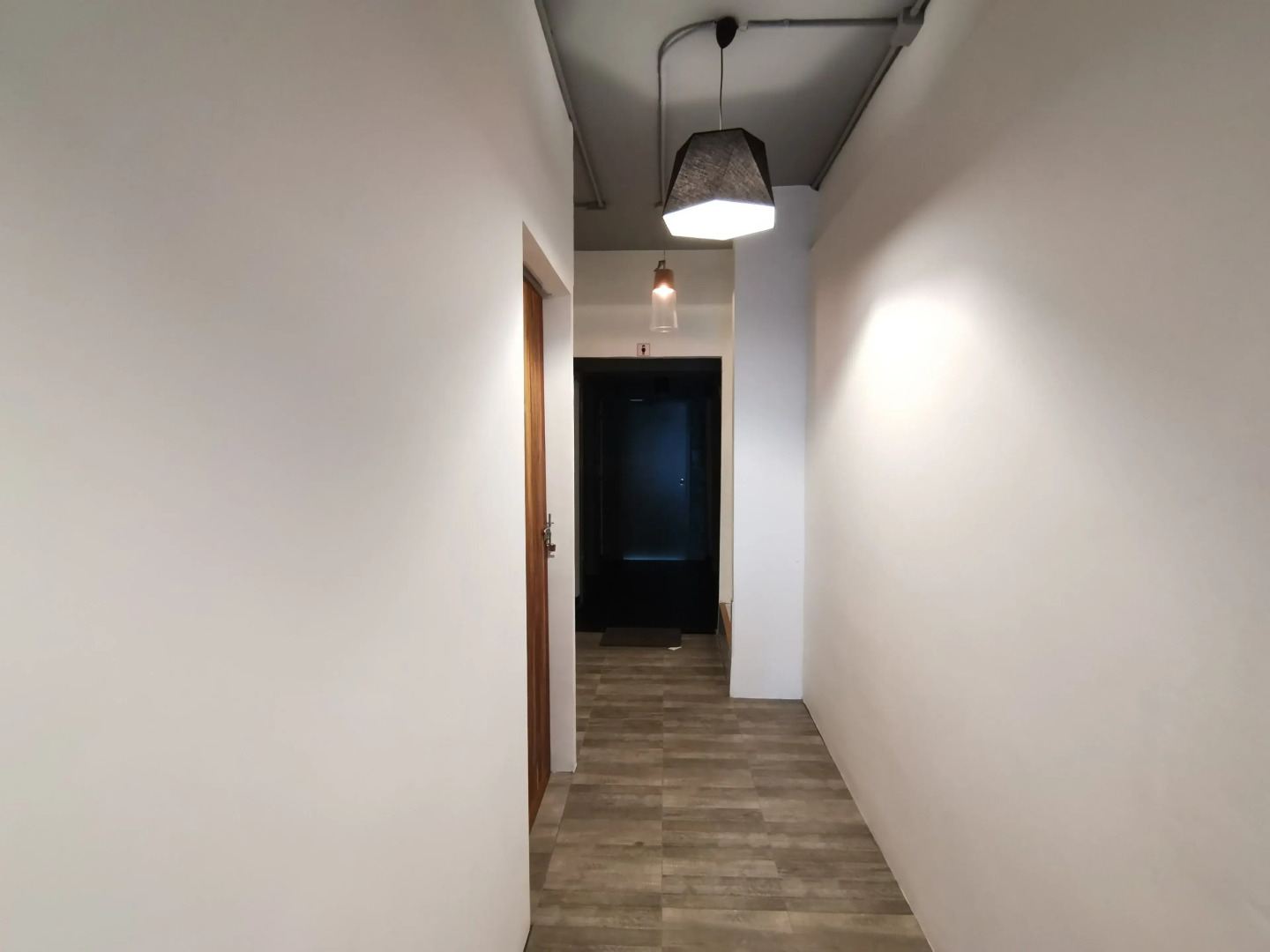 8 Sleepers Street Hostel