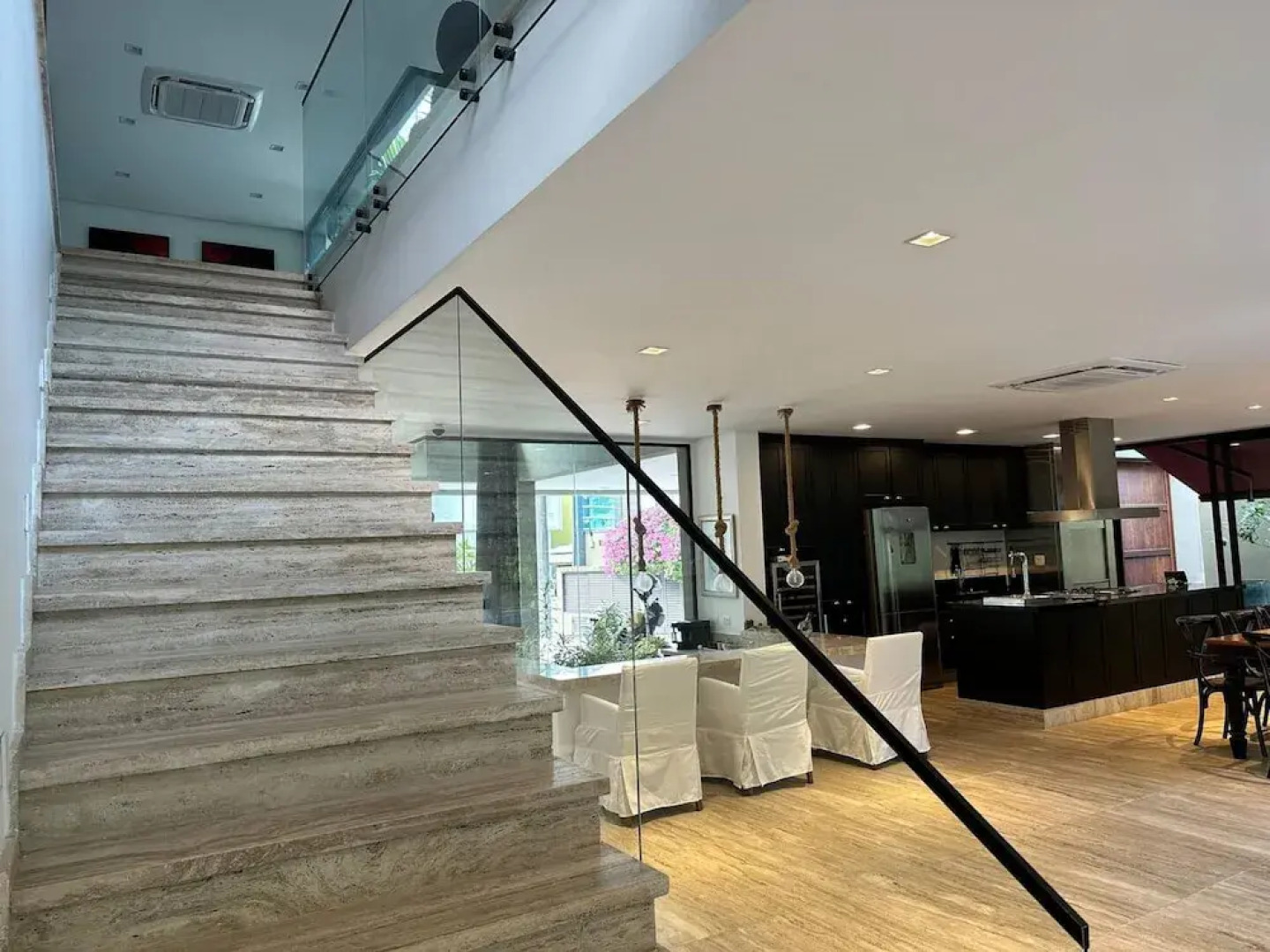 Mans o 6 Suites Riviera