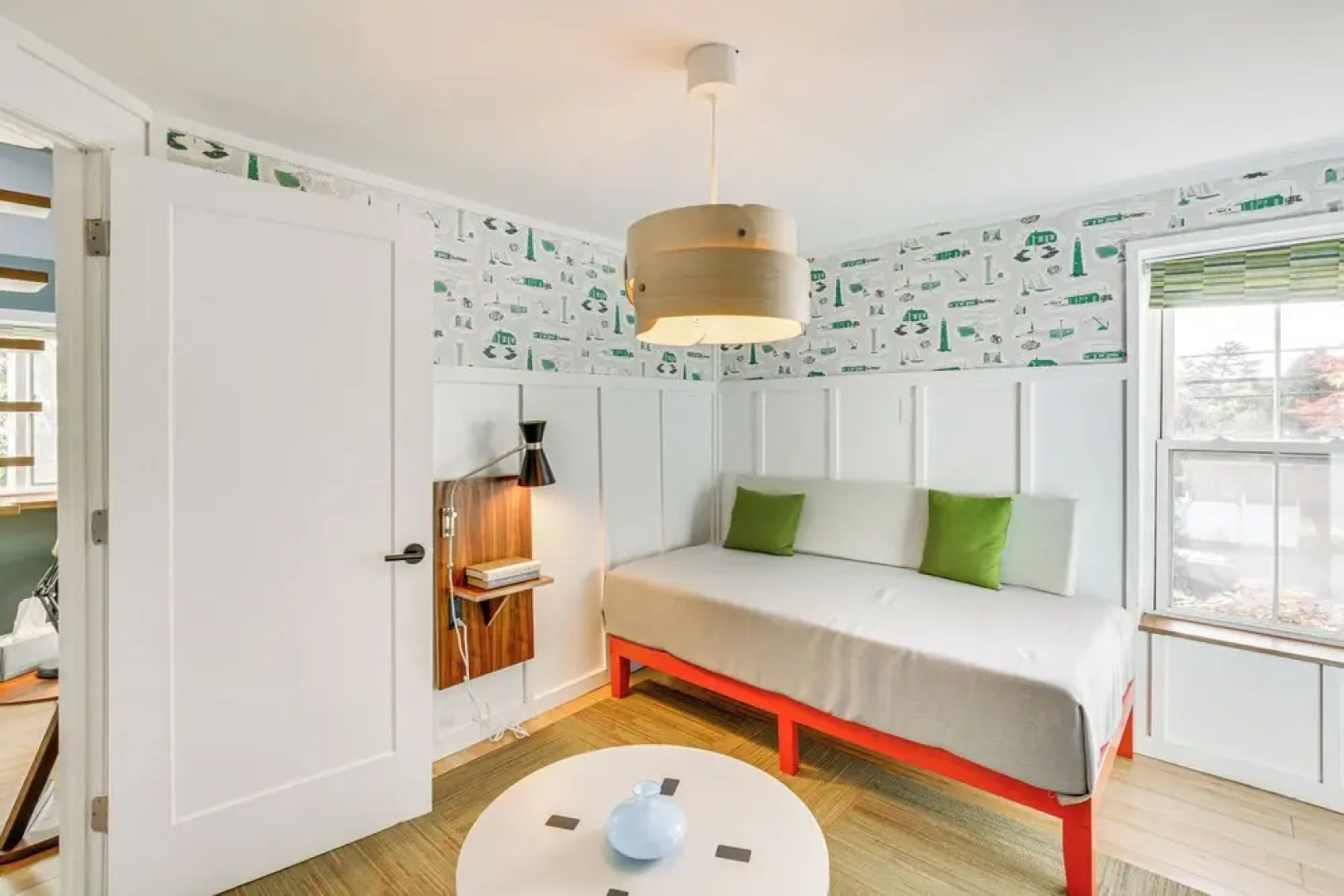 3 Mi to Boothbay Harbor: Coastal Colorful Home!