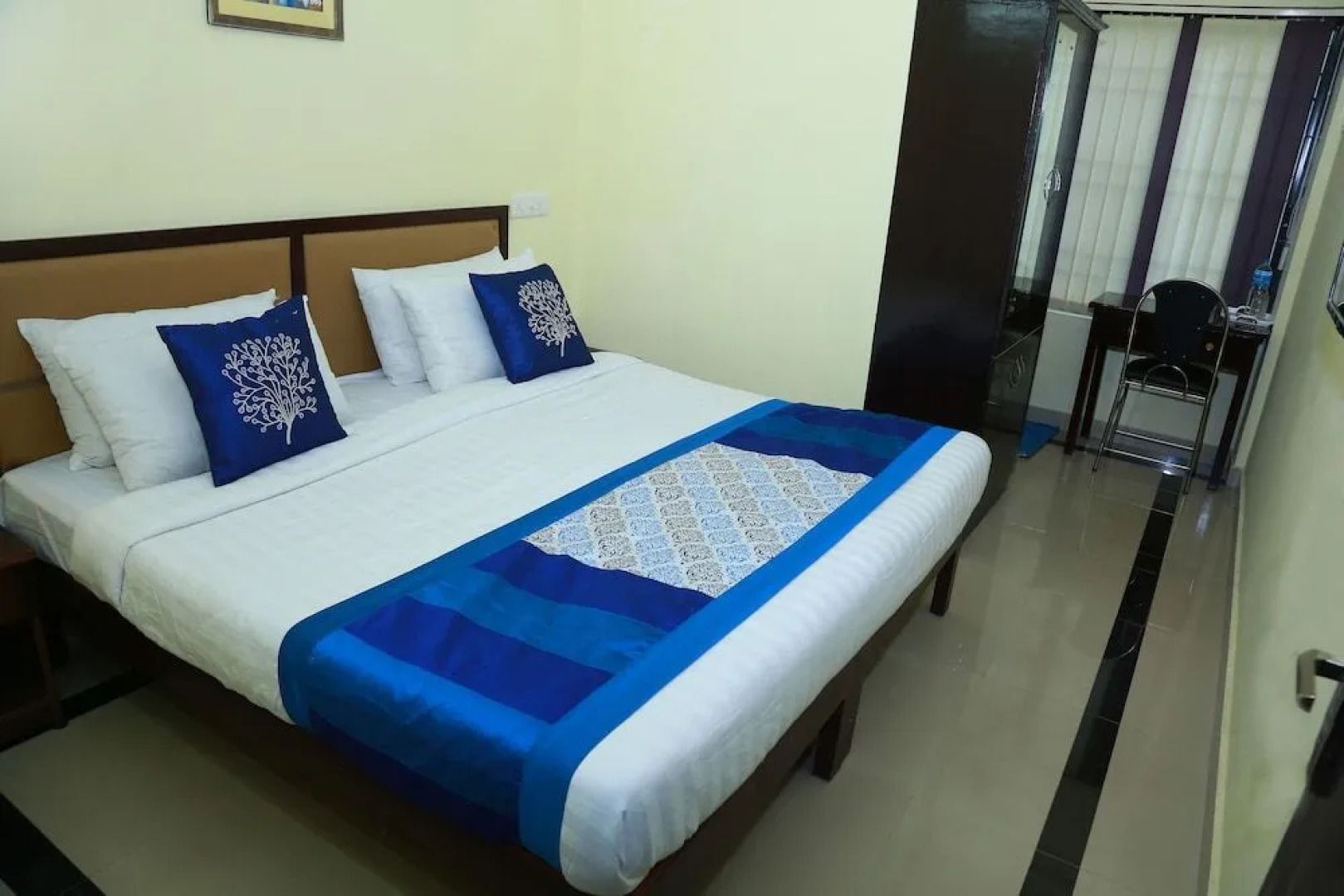 OYO 8273 Diamond Inn