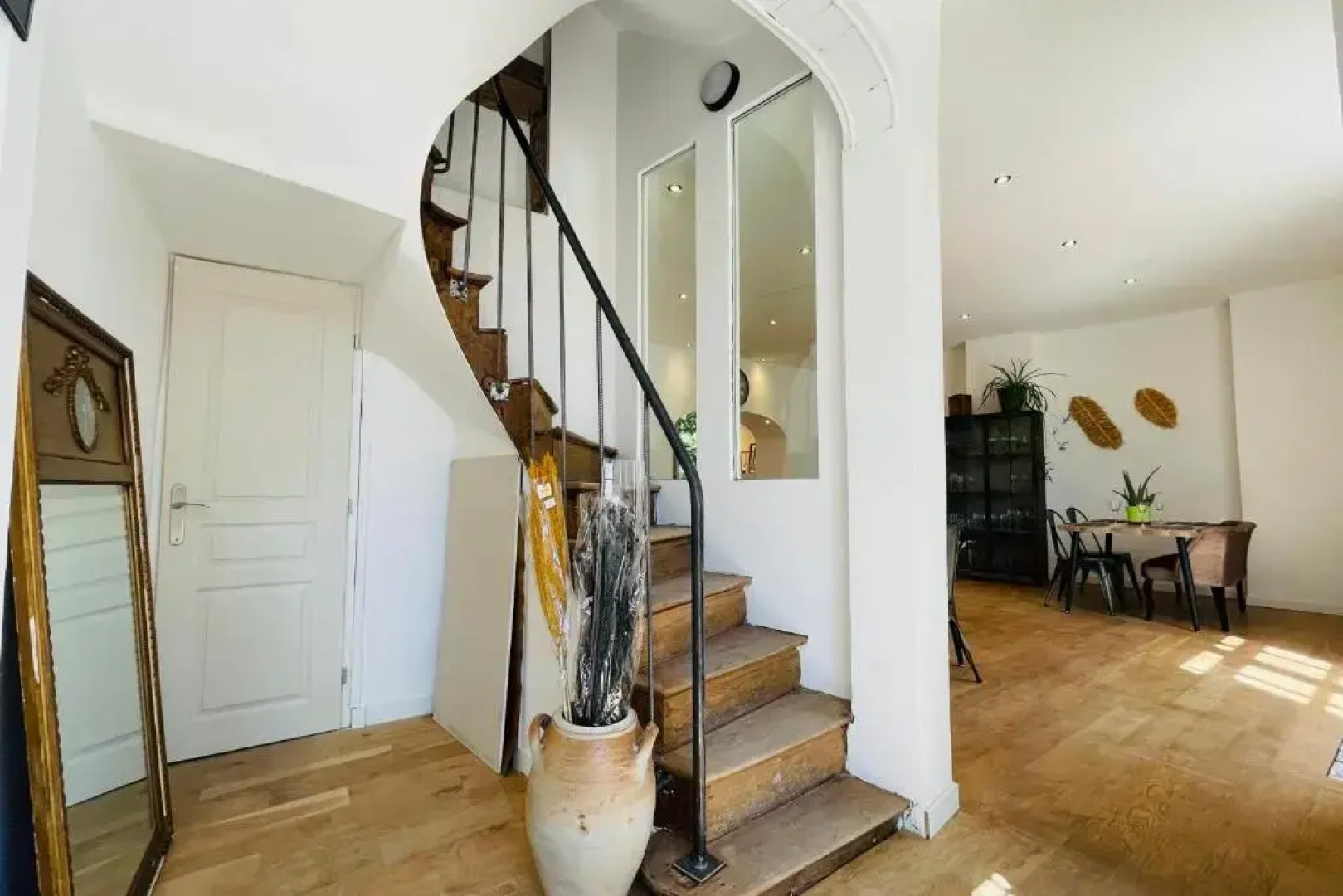 The Rabelaisian Room in a charming mansion at the gates of Tours