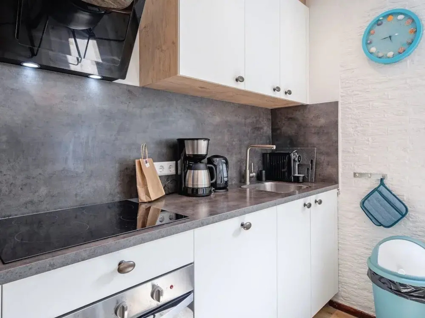 Cozy Holiday Home in Den Burg With hot tub