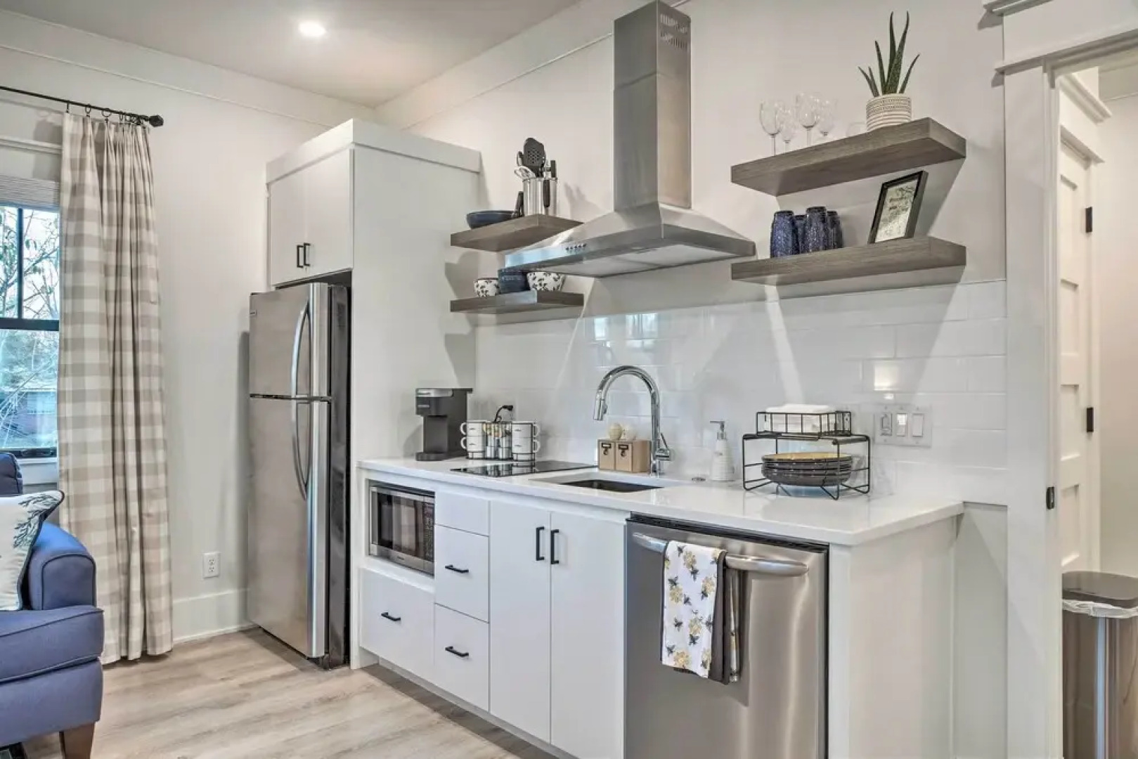 Airy Bentonville Studio < 1 Mile to City Square!