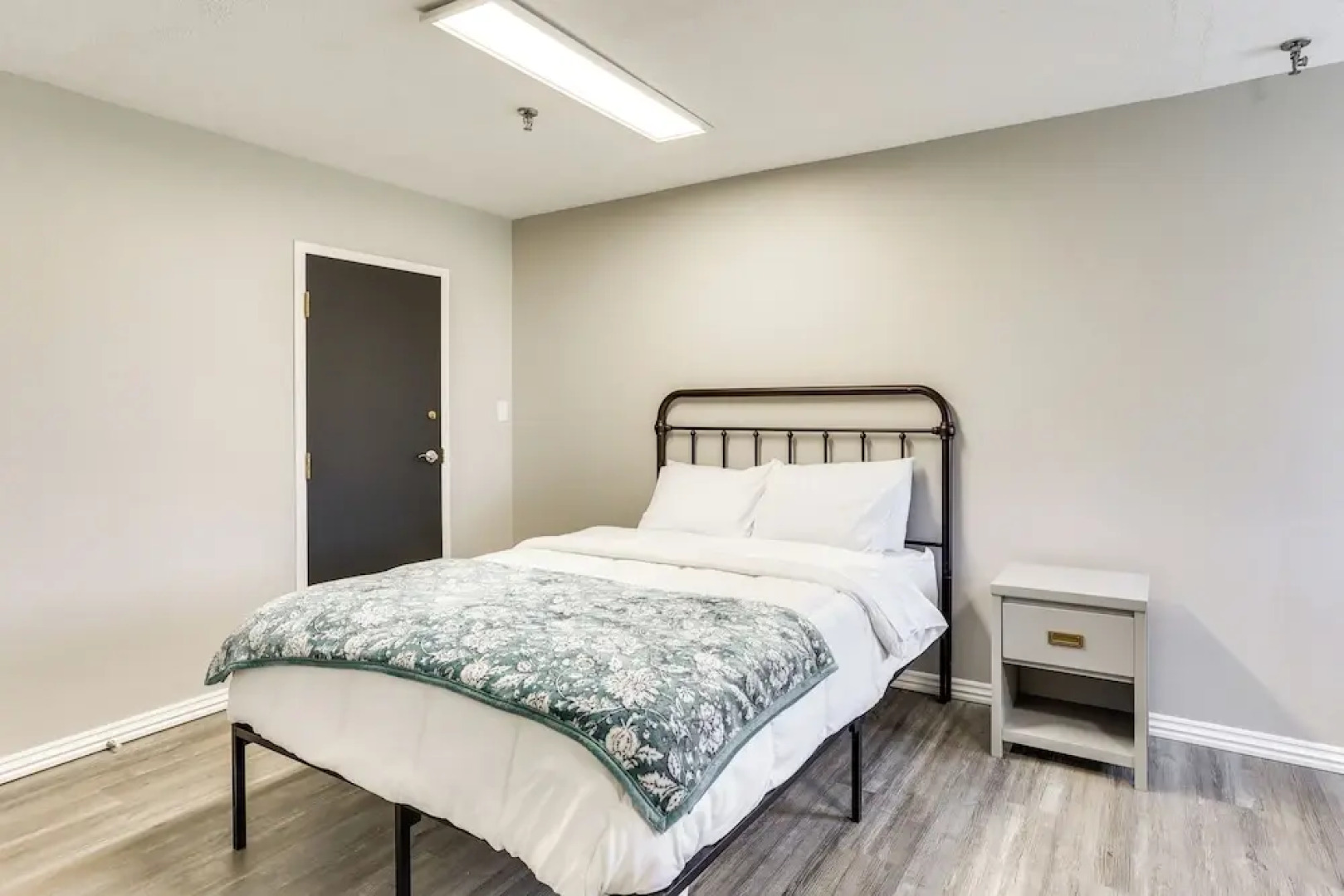 < 1 Mi to Oakland City University: Cozy Apartment