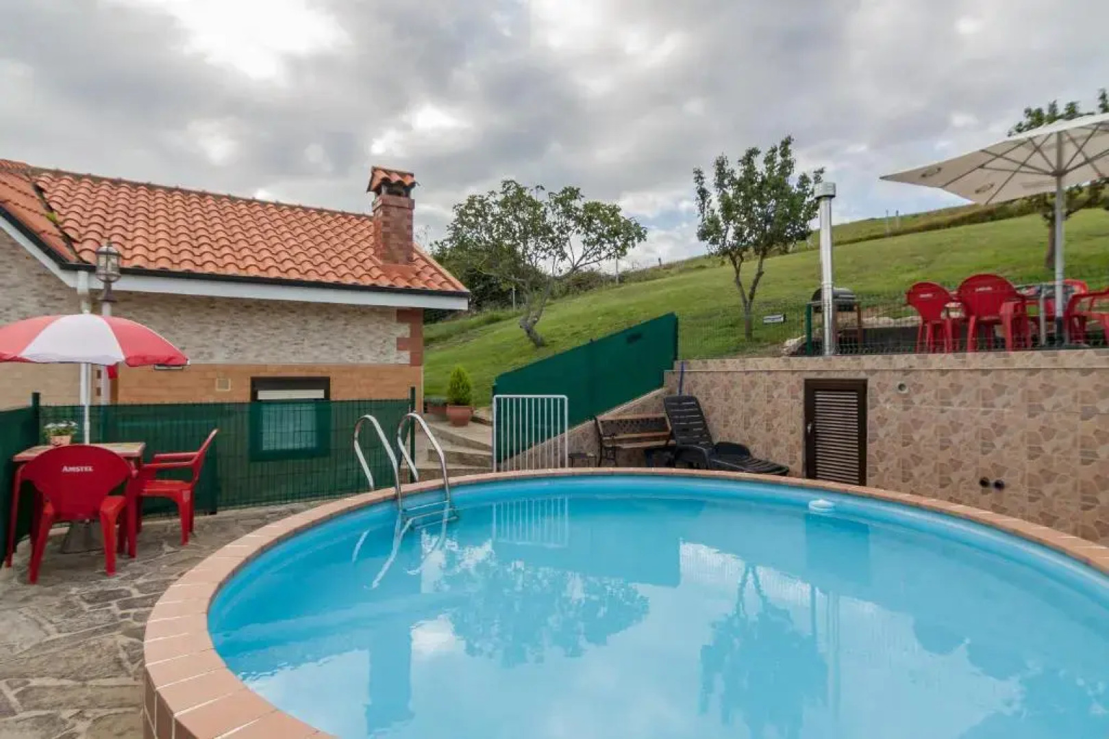 Casa con piscina y fantasticas vistas