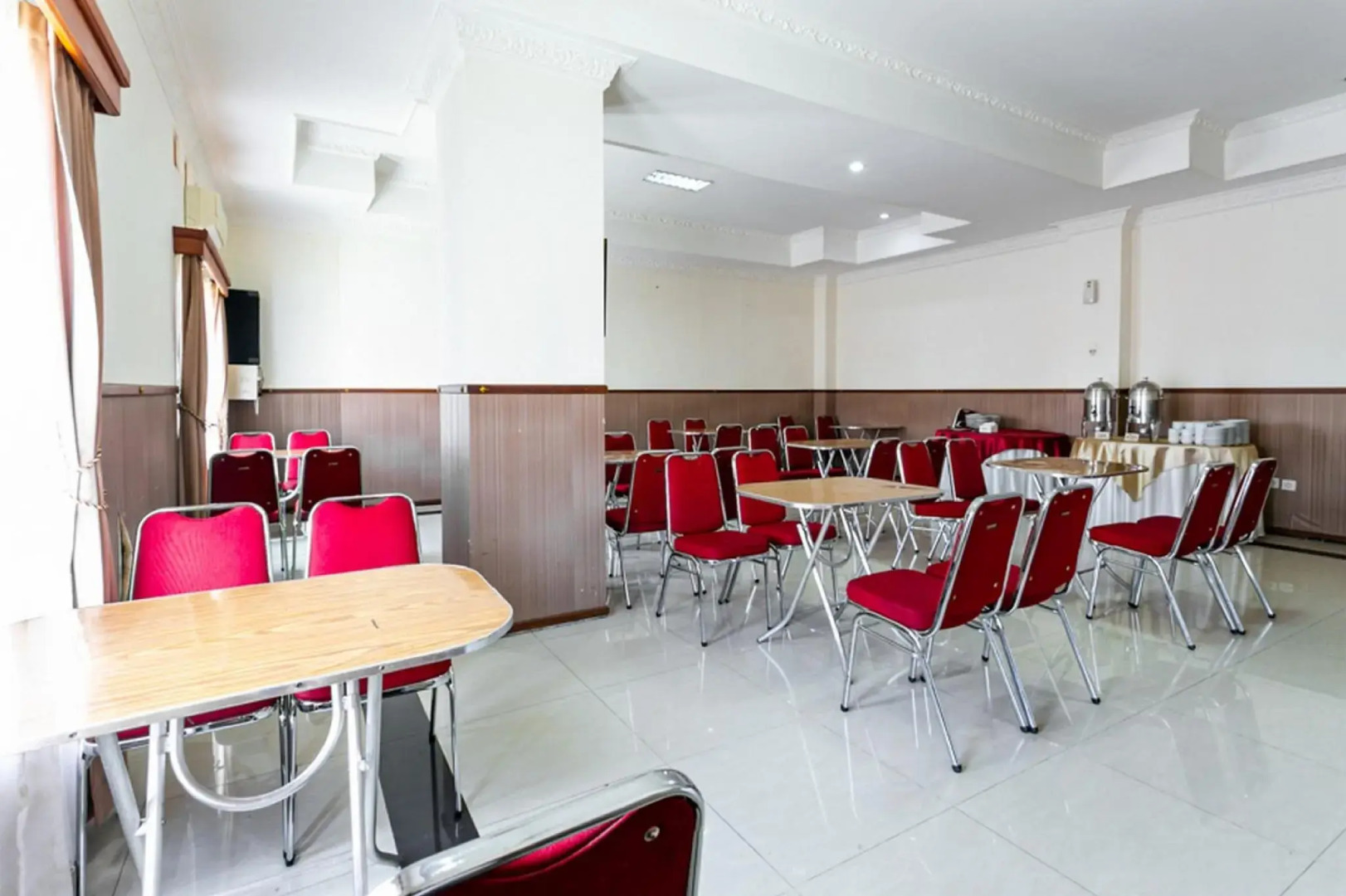 RedDoorz Plus near Alun Alun Karanganyar