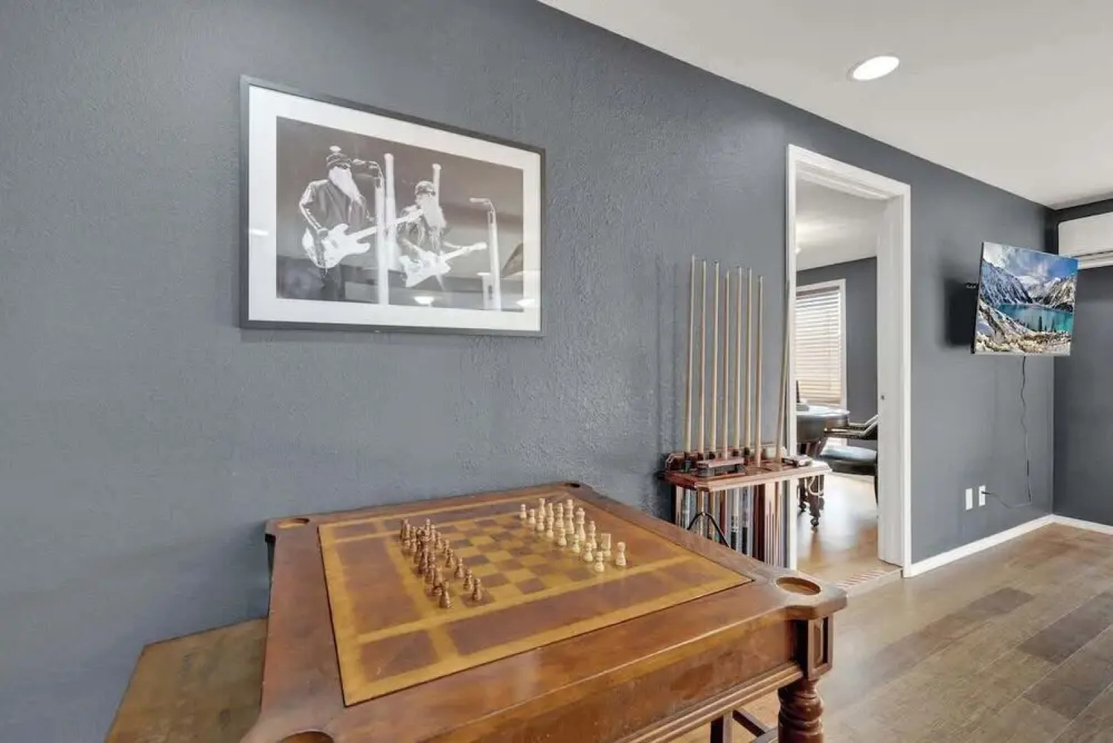 Willie the Modern Tiny Home W/hot-tub & Firetable