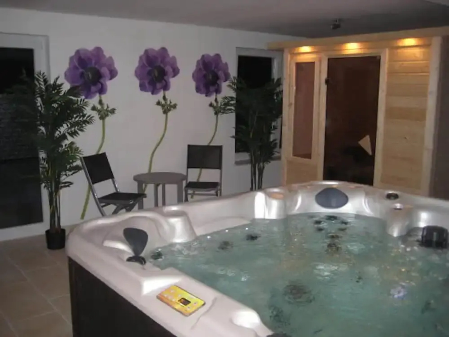 Opulent Holiday Home With Sauna, Jacuzzi & Playroom in Backemoor