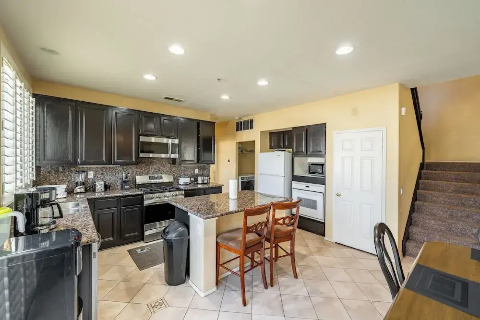 Family-Friendl 4Br Home | Spacious Great Location