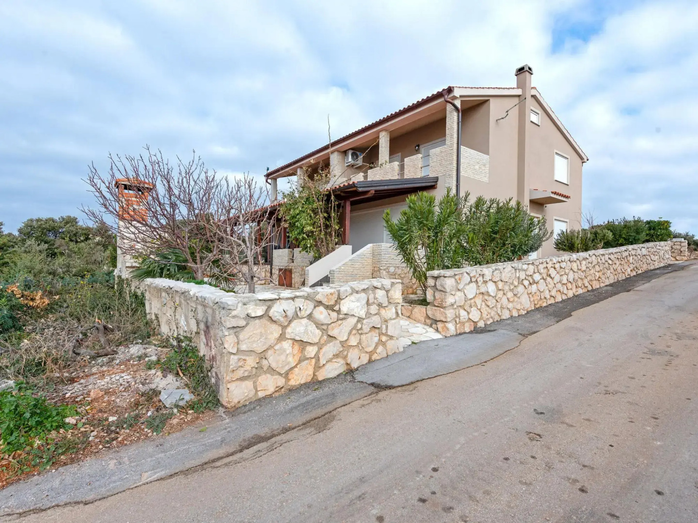 Modern Holiday Home in Mandre with Barbeque