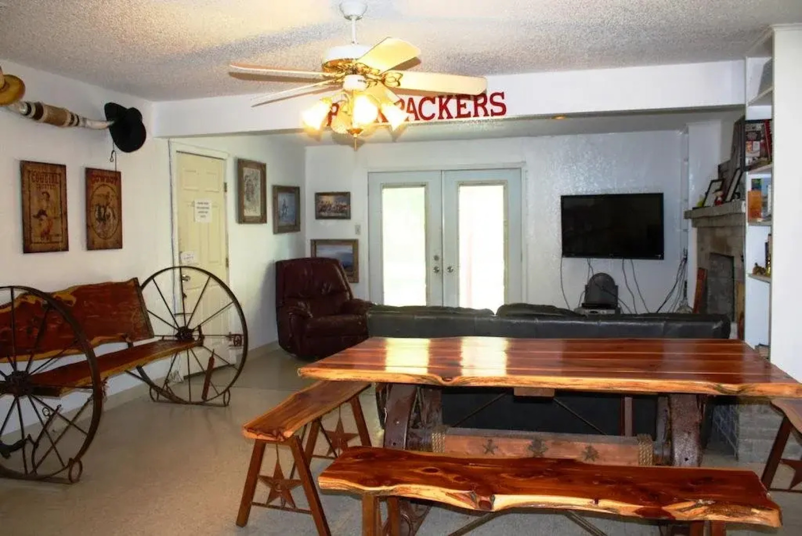 The Wild Wild West Dallas Irving Backpackers GuestHouse