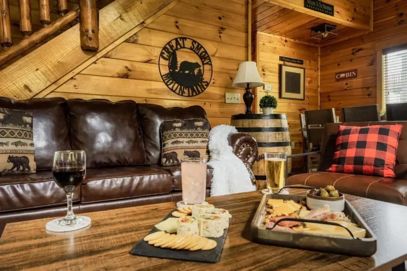 Bear Time Cabin - Scenic Mountain View, Firepit, Hot Tub, Theater, 4BR 3BA Sleeps 14