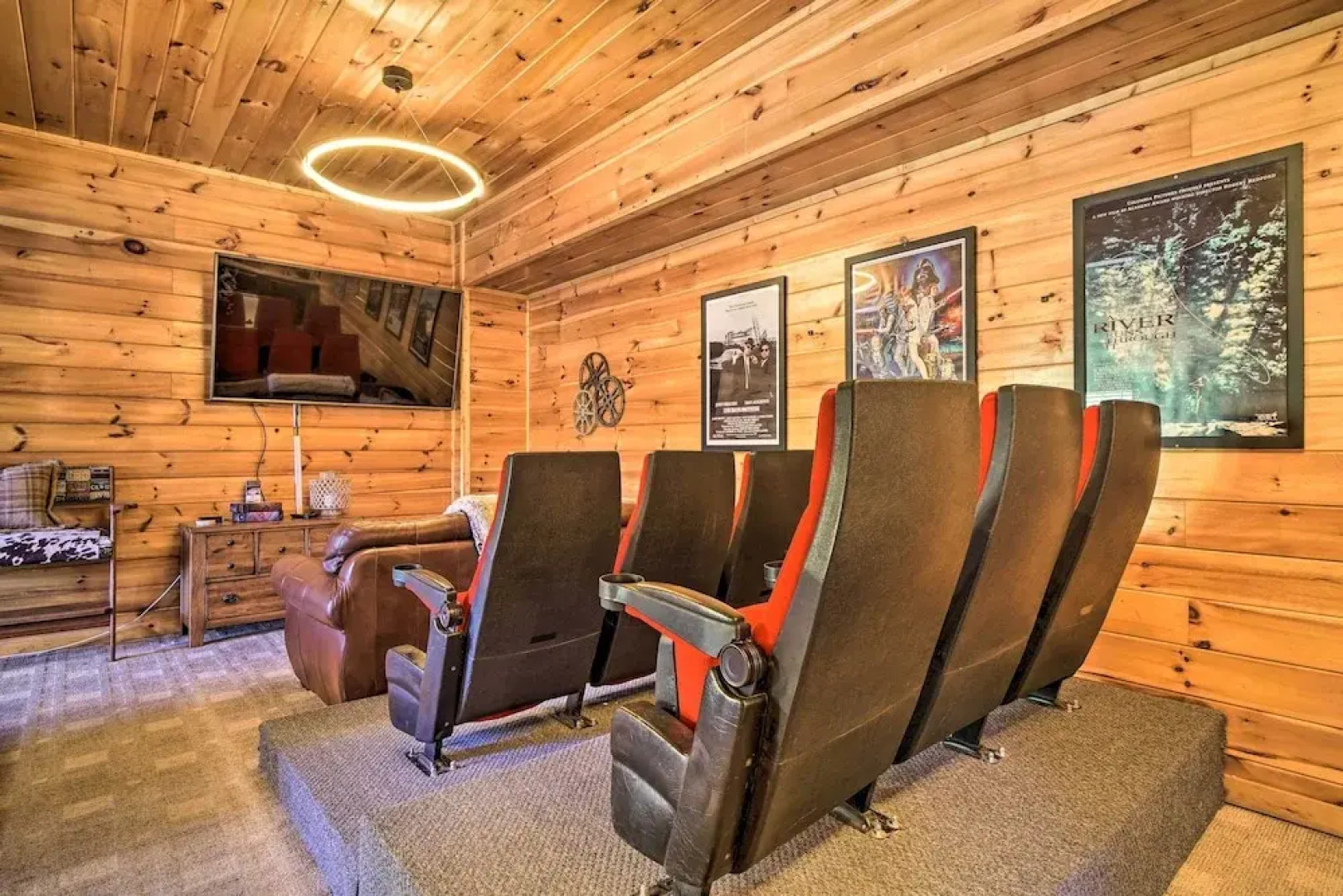 Pigeon Forge Cabin w/ Amazing Mountain Views!