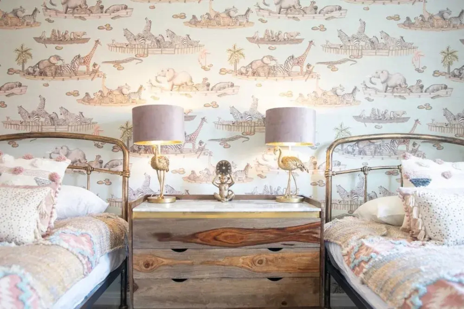 Lovely 5-bed House in Centre of Bicester Village