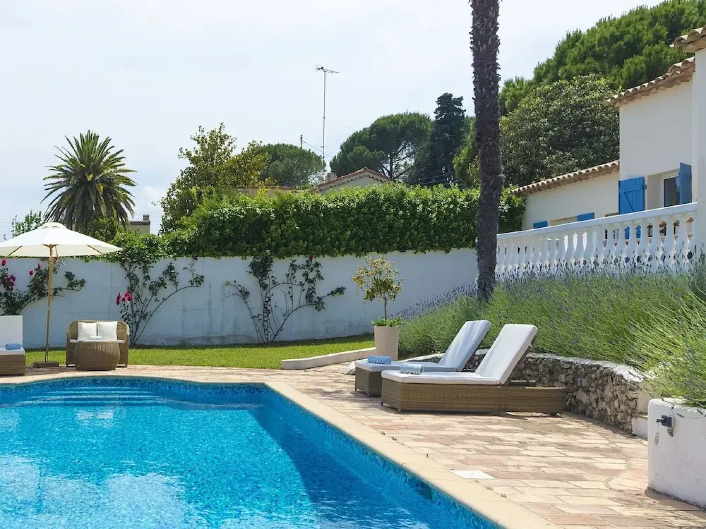 Gorgeous Villa in Montcaret With Private Swimming Pool