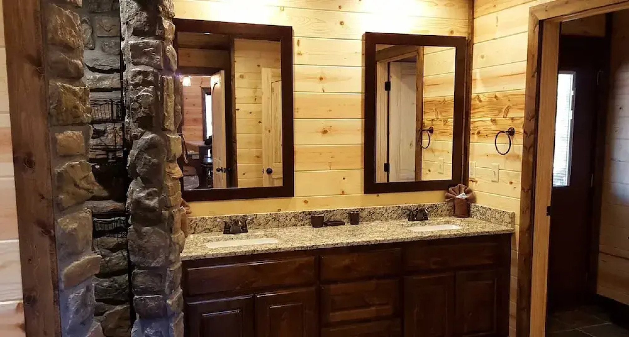 Ace in the Hole Cabin in the Wood With Hot Tub and Fireplace by Redawning