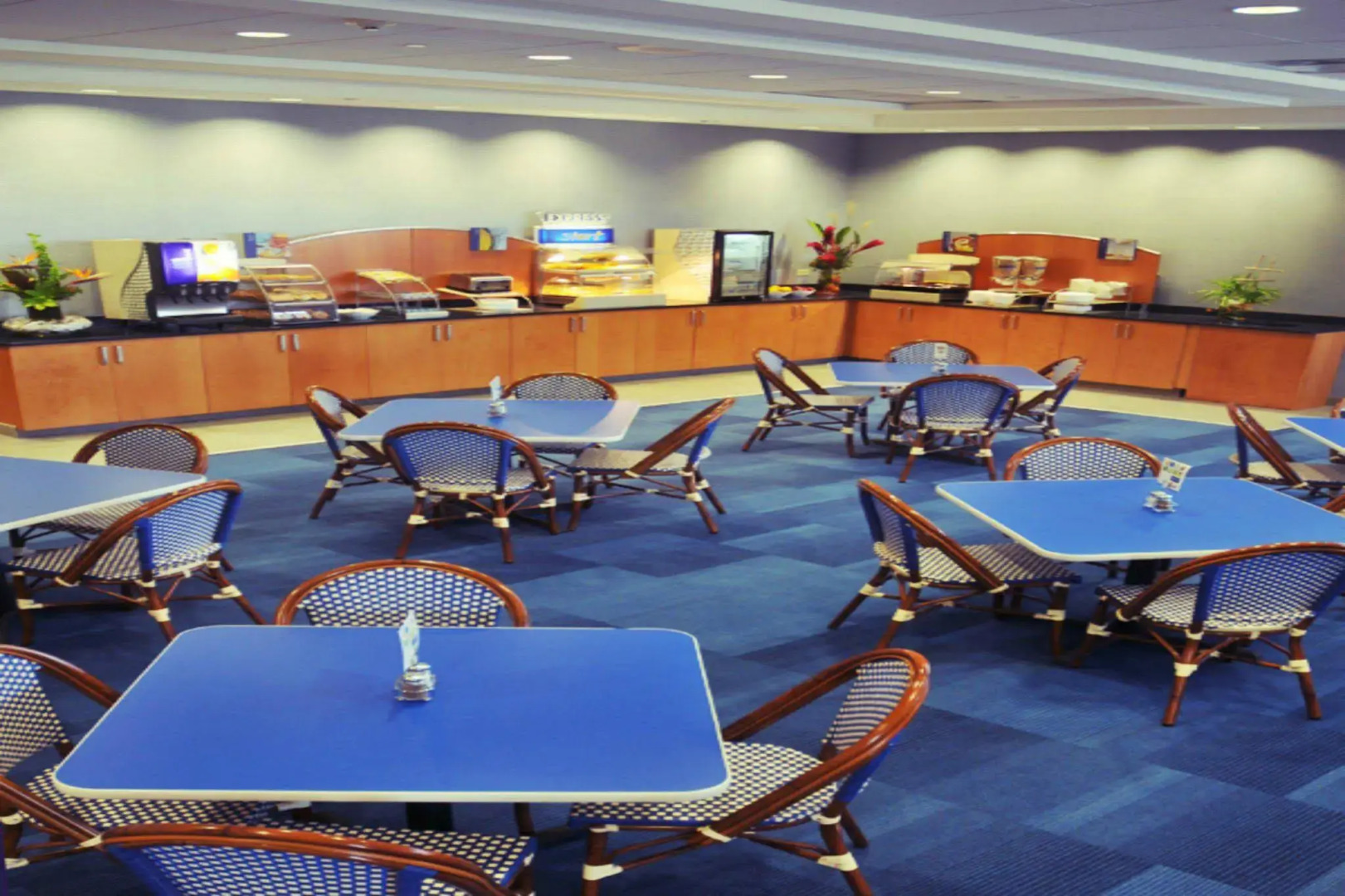 Holiday Inn Express Hotel & Suites Norfolk Airport by IHG