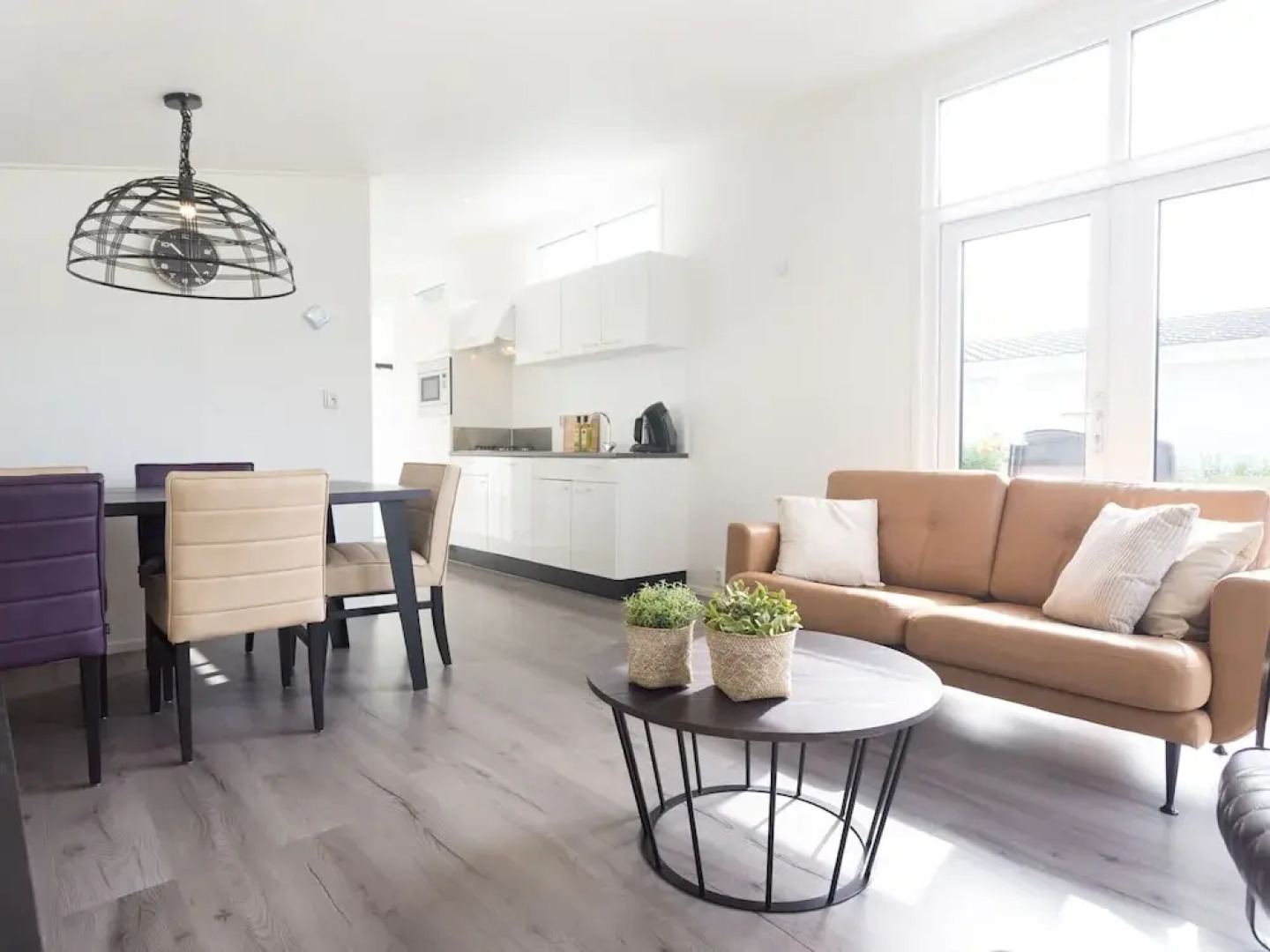 Modern chalet with dishwasher, only 18 km. from Rotterdam