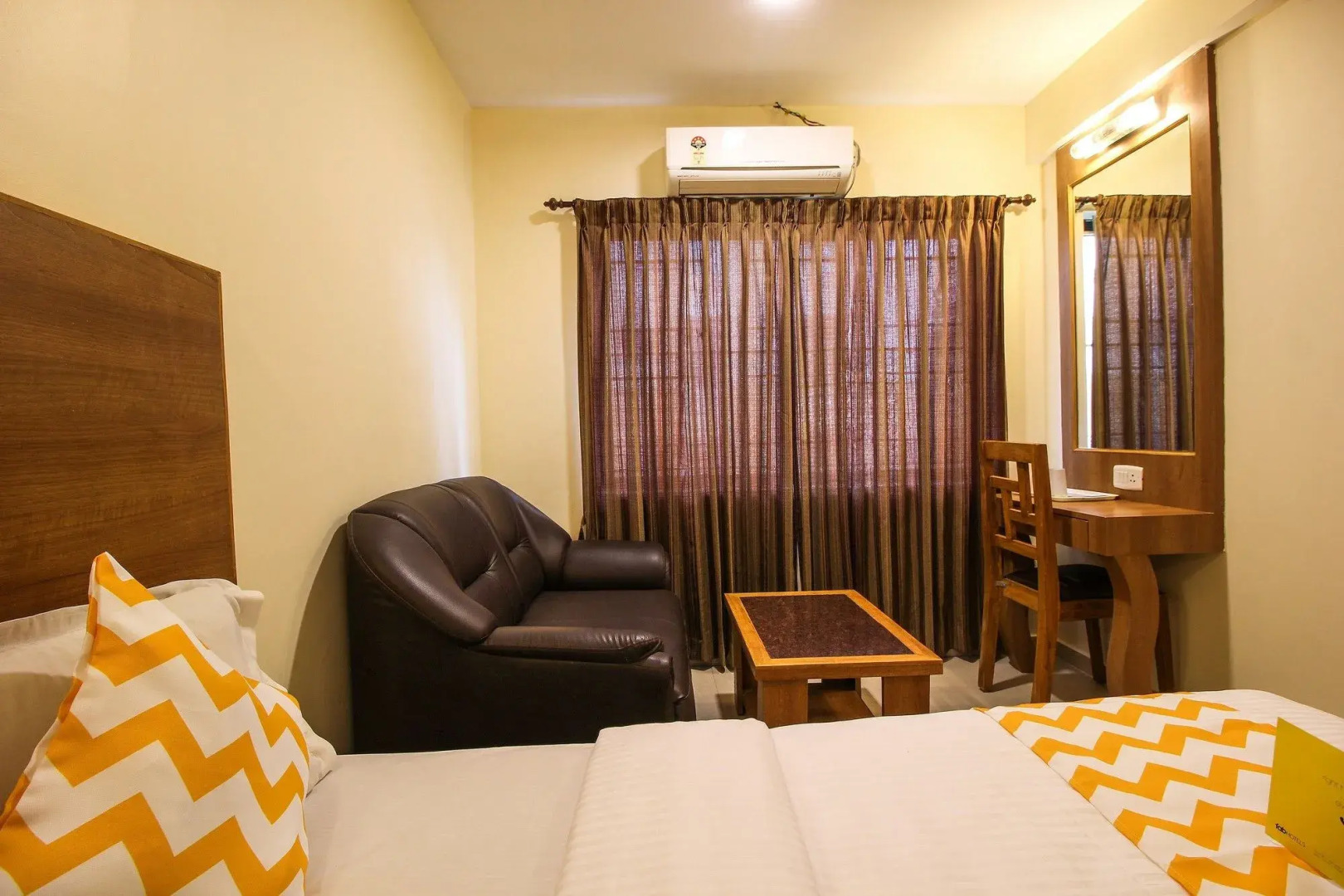 Fabhotel Jansi Deluxe Gandhipuram