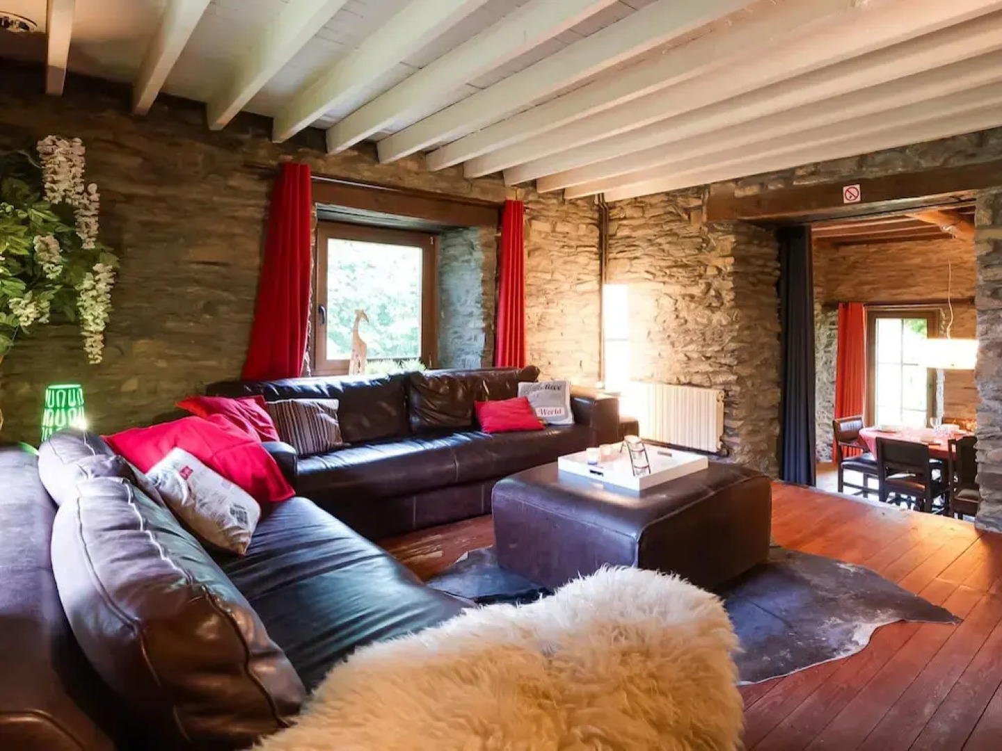 Detached Holiday Home with Sauna & Open Fire near Houffalize