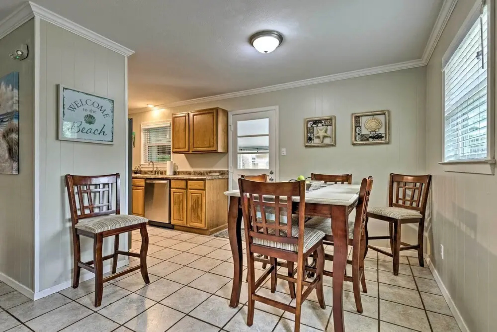 Ocean Springs Getaway - Walk to Beach & Downtown!