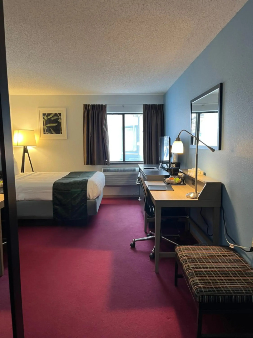 Pictured Rocks Inn & Suites