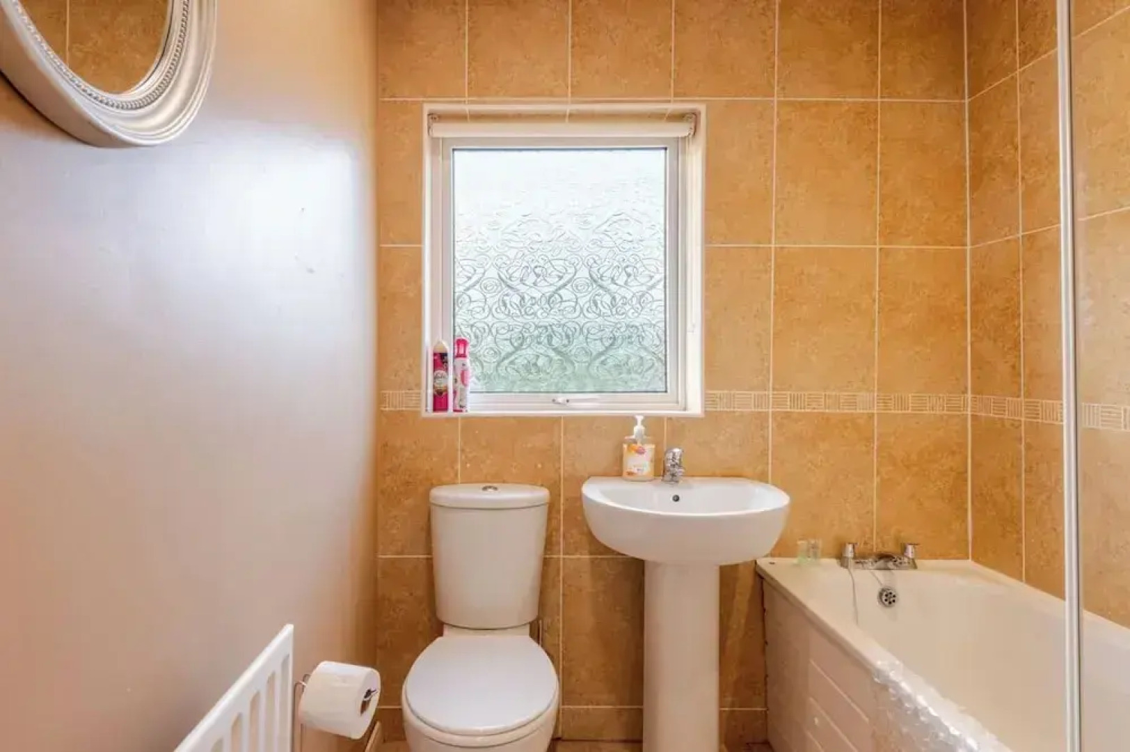 4 bed House - Private Garden - Free Parking