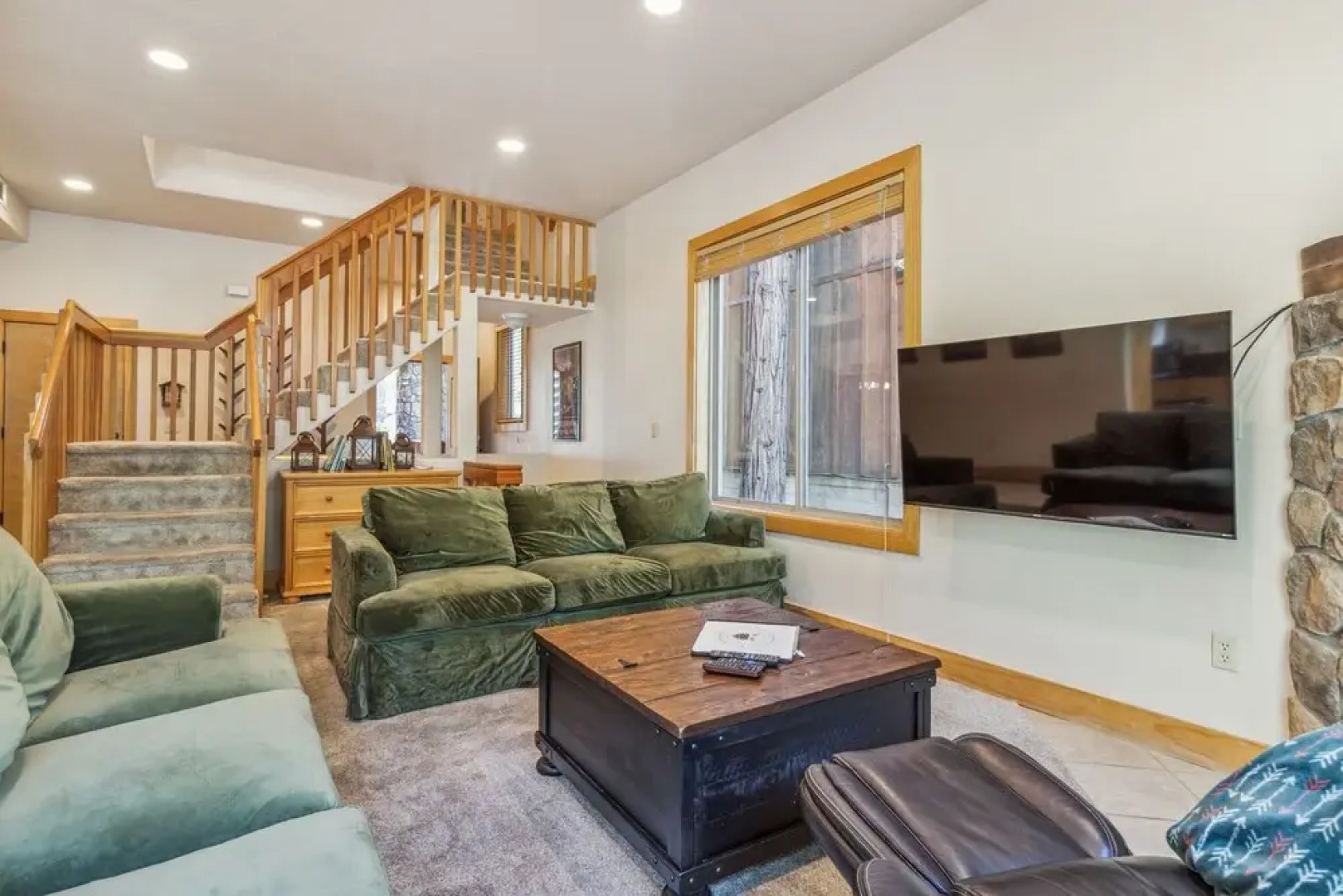 Spacious 4br/3ba. Continuous hot Water Tank! 4 Bedroom Home by Redawning