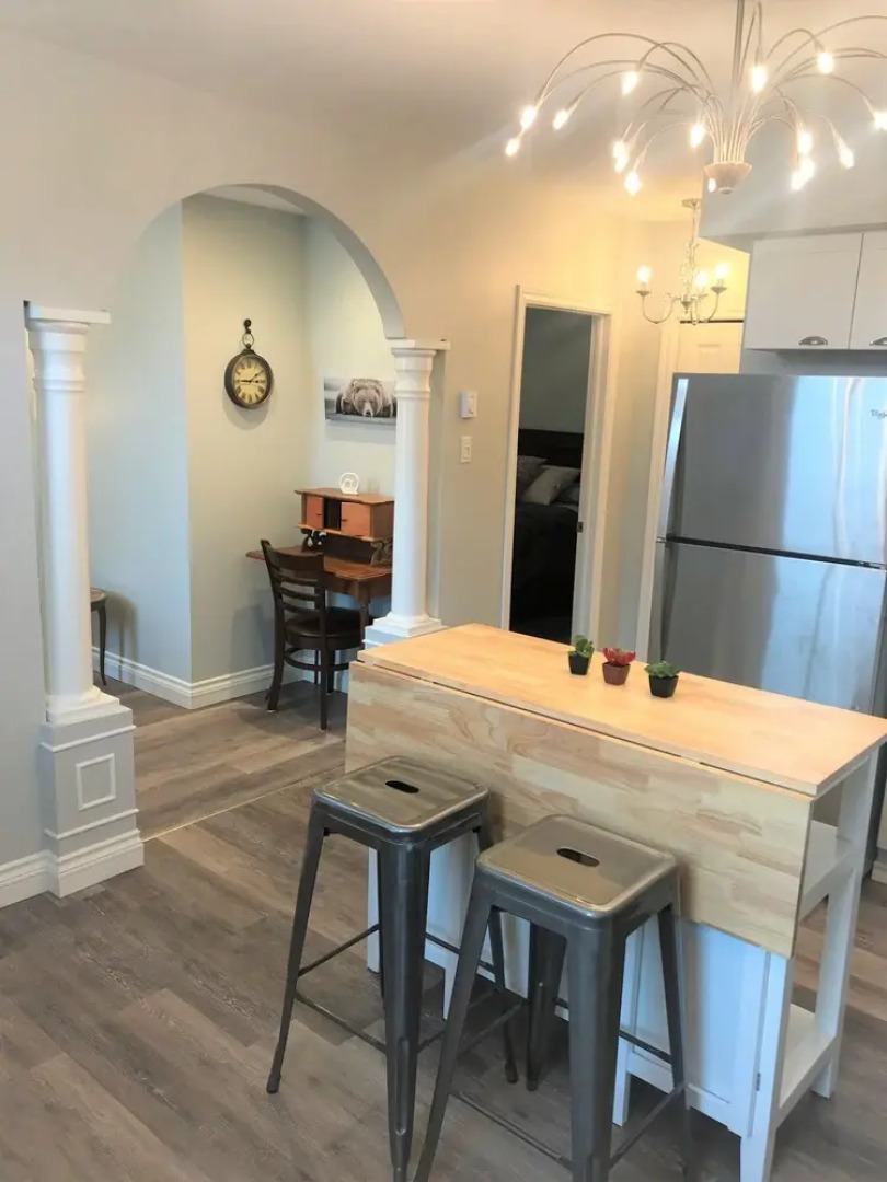 Esther's Place-Carleton Place Downtn Apartment