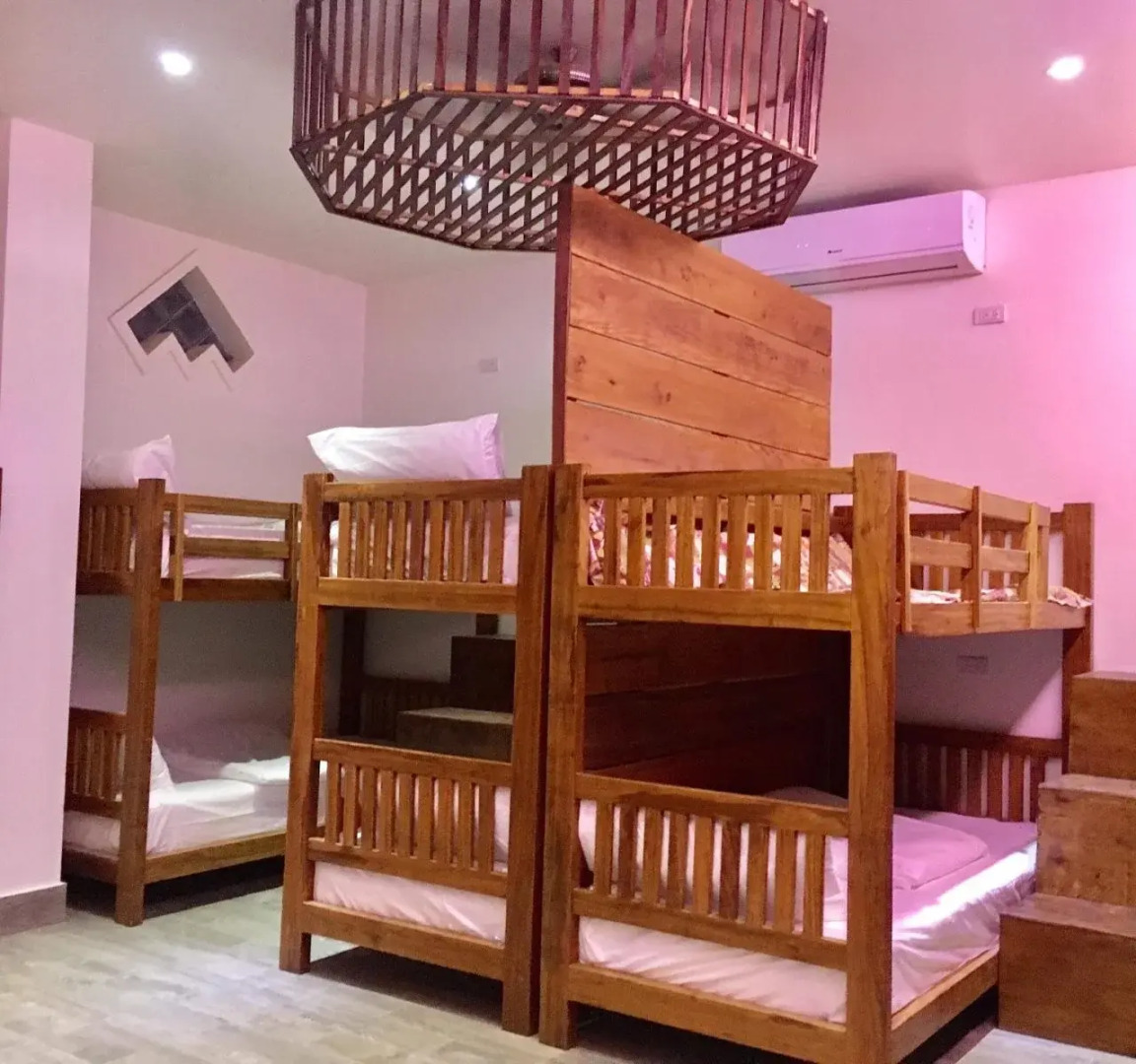 Faraway Suites - Hostel