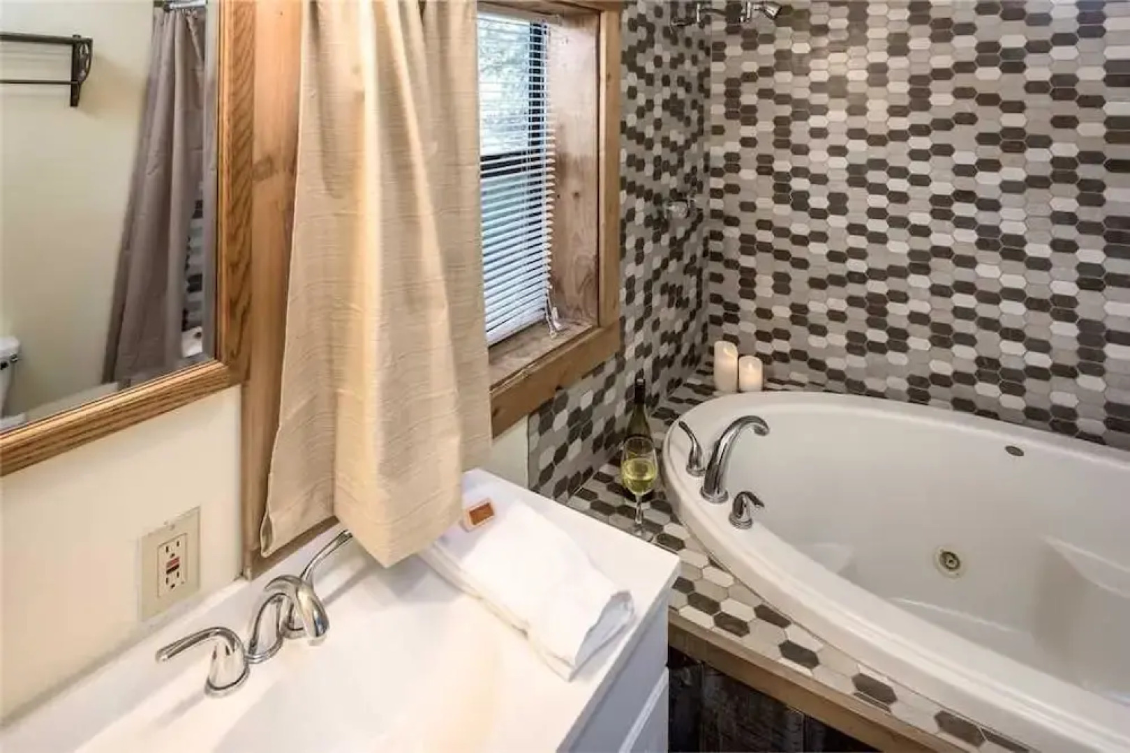 The Summit At Fawn Ridge - Three Bedroom Cabin with Hot Tub