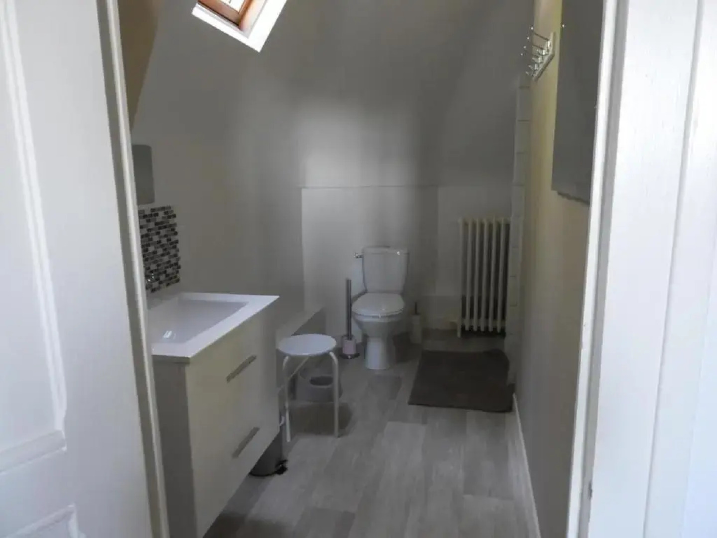 MAISON ÉCOMMOY, 5 PIèCES, 14 PERSONNES - FR-1-410-318